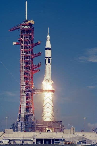 Start amerického Apolla na nosiči Saturn IB z Kennedyho střediska, 15. července 1975.