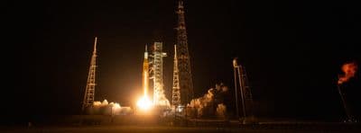 Start rakety SLS s lodí Orion při misi Artemis I (NASA).