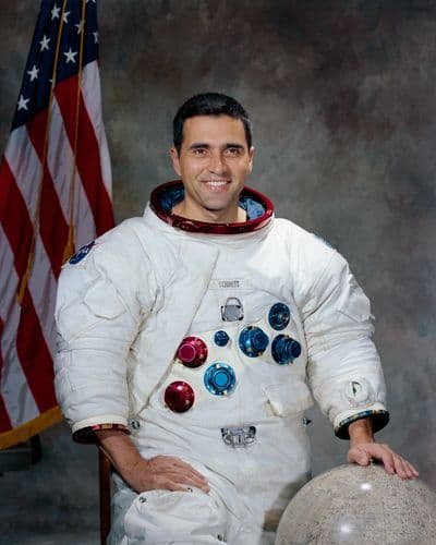 Portrét astronauta Harrisona Schmitta.