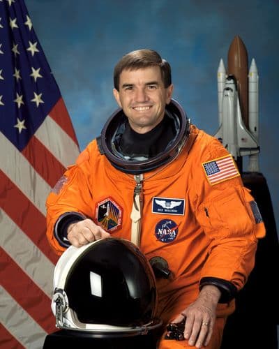Portrét astronauta Rexe Walheima.