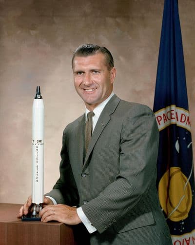 Portrét astronauta Richarda F. Gordona.