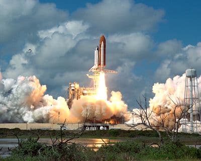 Start raketoplánu Discovery na misi STS-26, 29. září 1988 — první let po havárii Challengeru.